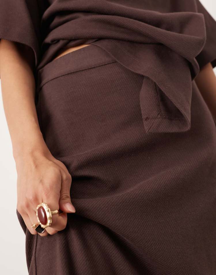 Premium heavy weight textured jersey column maxi skirt co-ord in chocolate