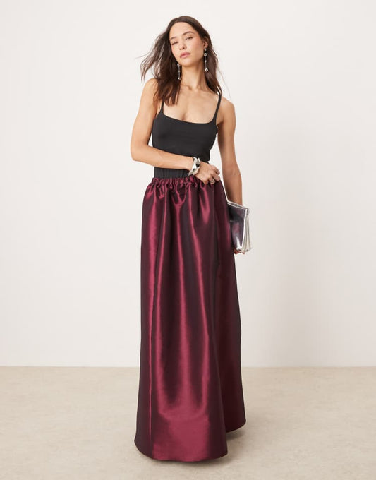 Maxi skirt in burgundy taffeta