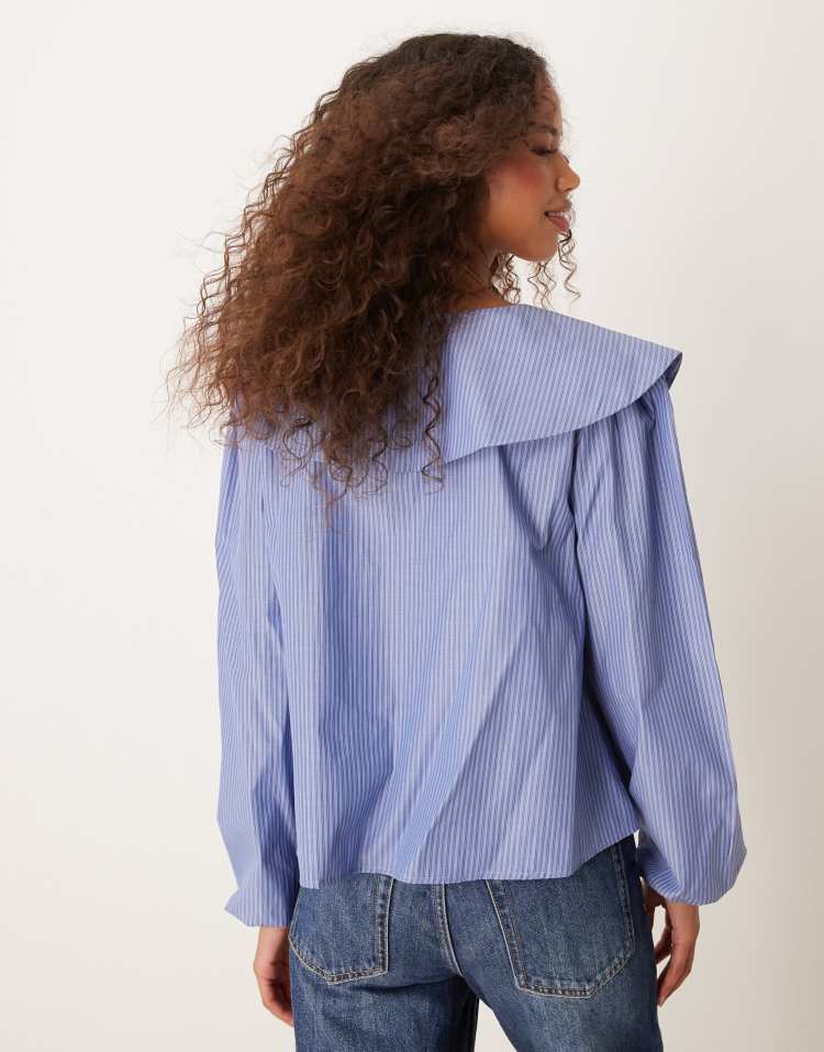 Oversized collar blouse in blue stripe