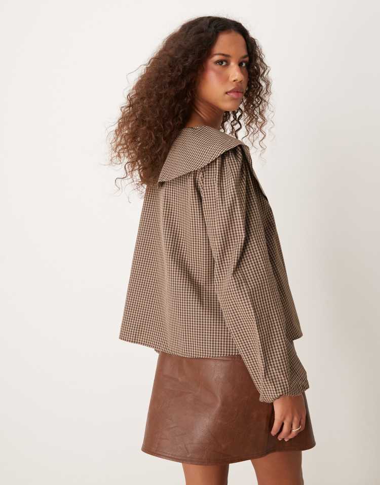 Oversized collar blouse in brown check