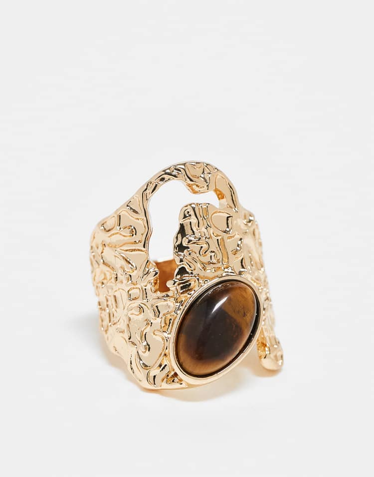 Wide textured ring with semi precious style stone set in gold tone