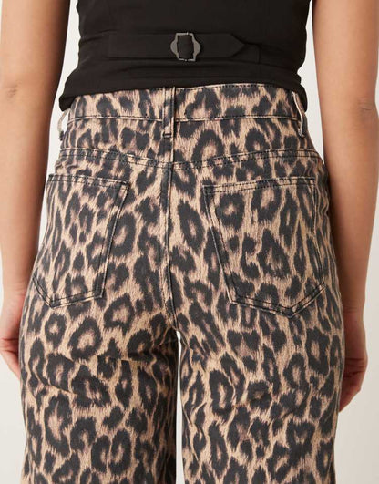 Cropped wide leg jean in dark leopard