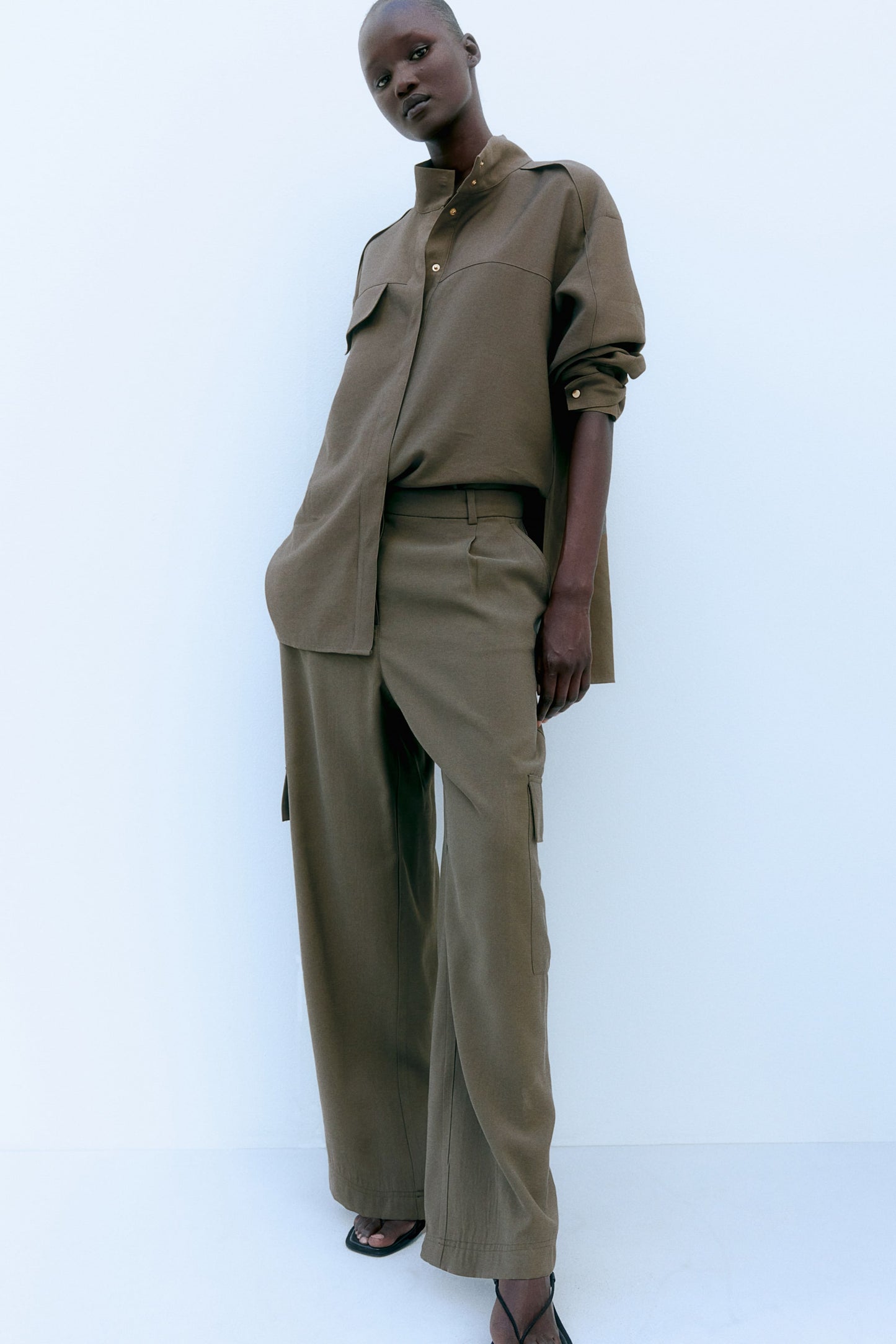 Wide cargo trousers