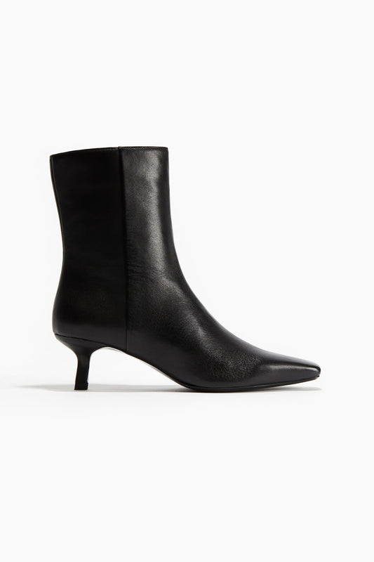 Heeled leather boots