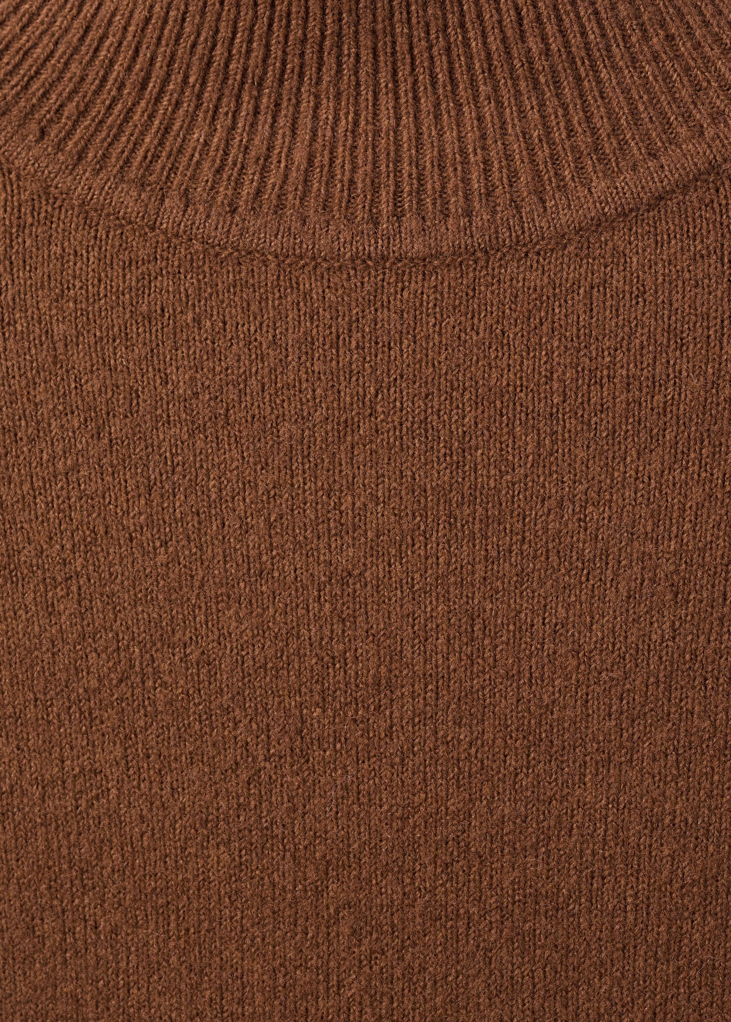 Sweater with buttoned cuffs and perkins collar