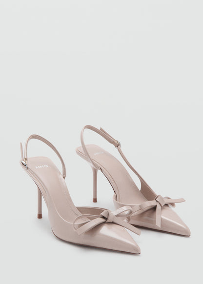 High-heeled shoes with pointed toe and bow