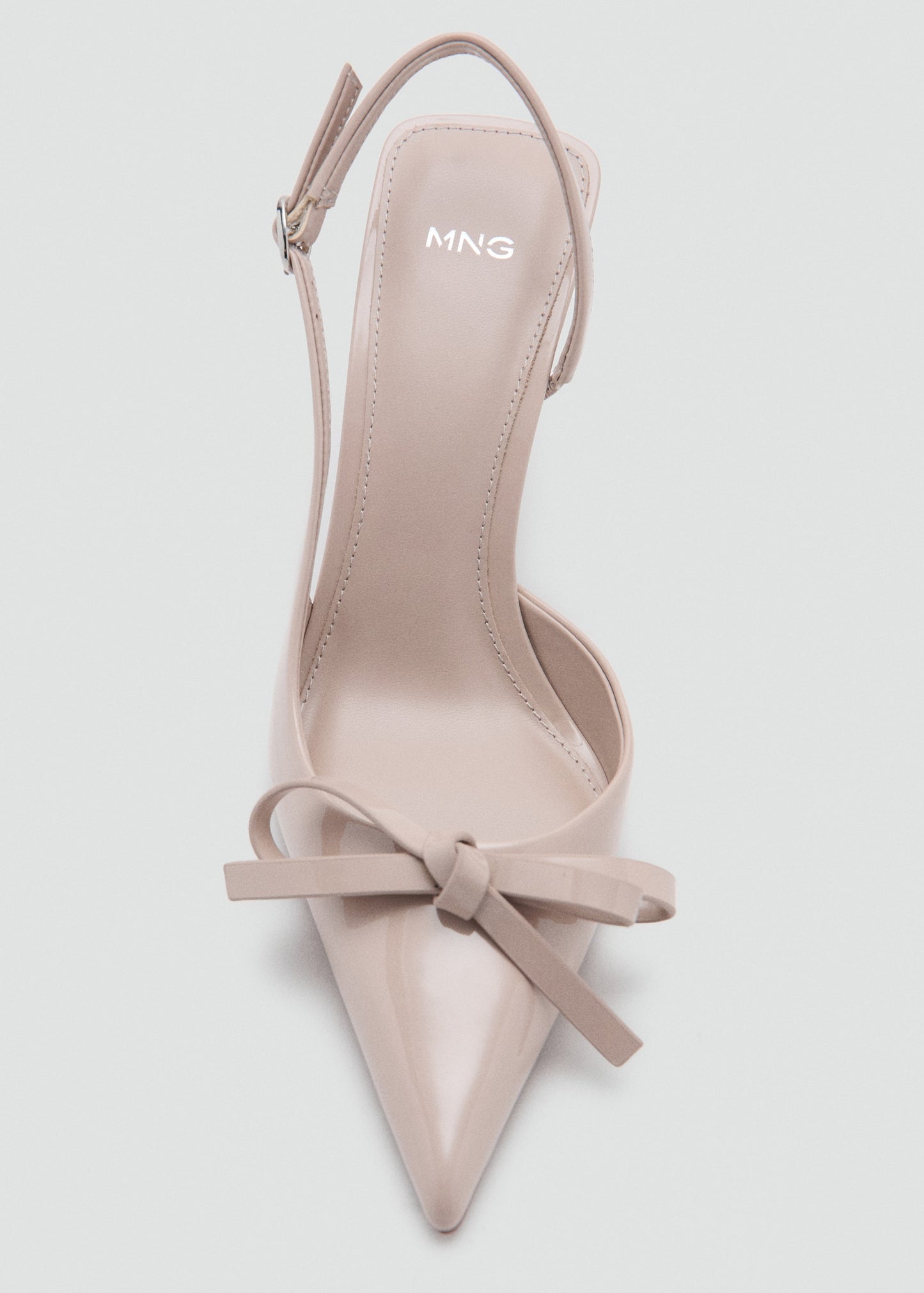 High-heeled shoes with pointed toe and bow