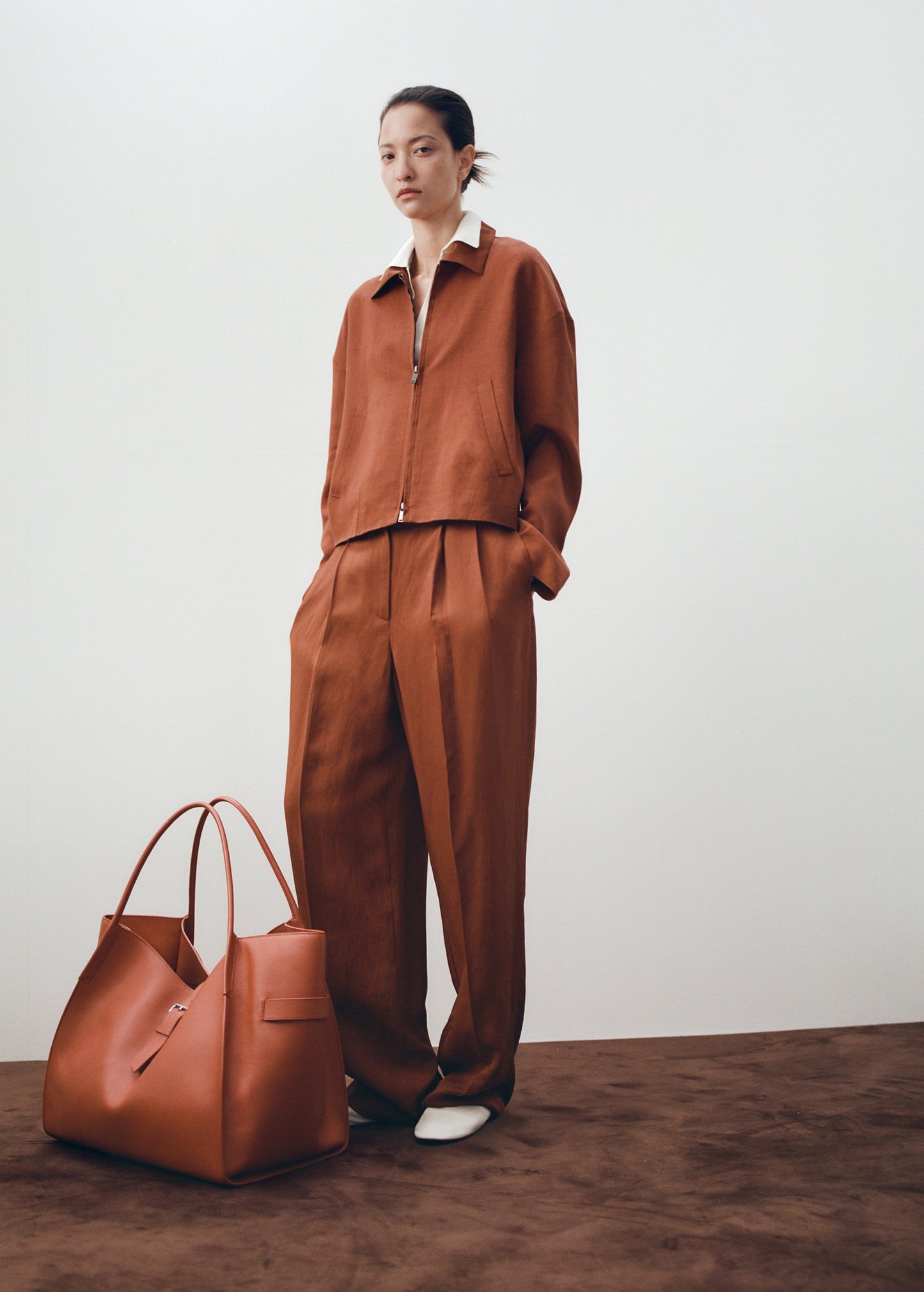 Linen-blend pleated trousers