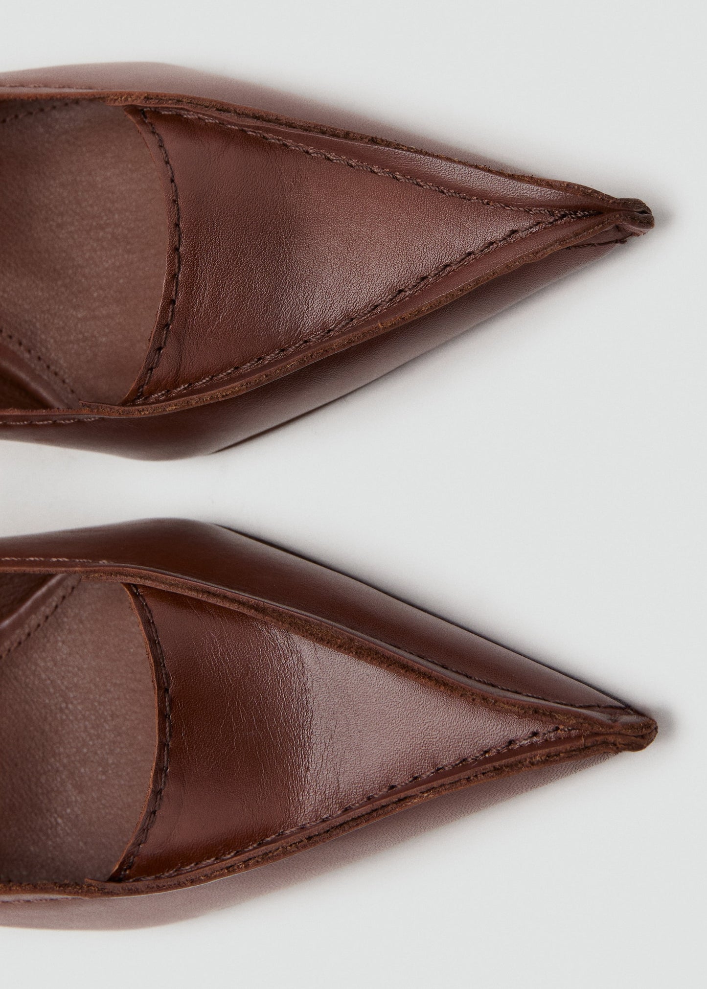 Kitten-heel leather shoes