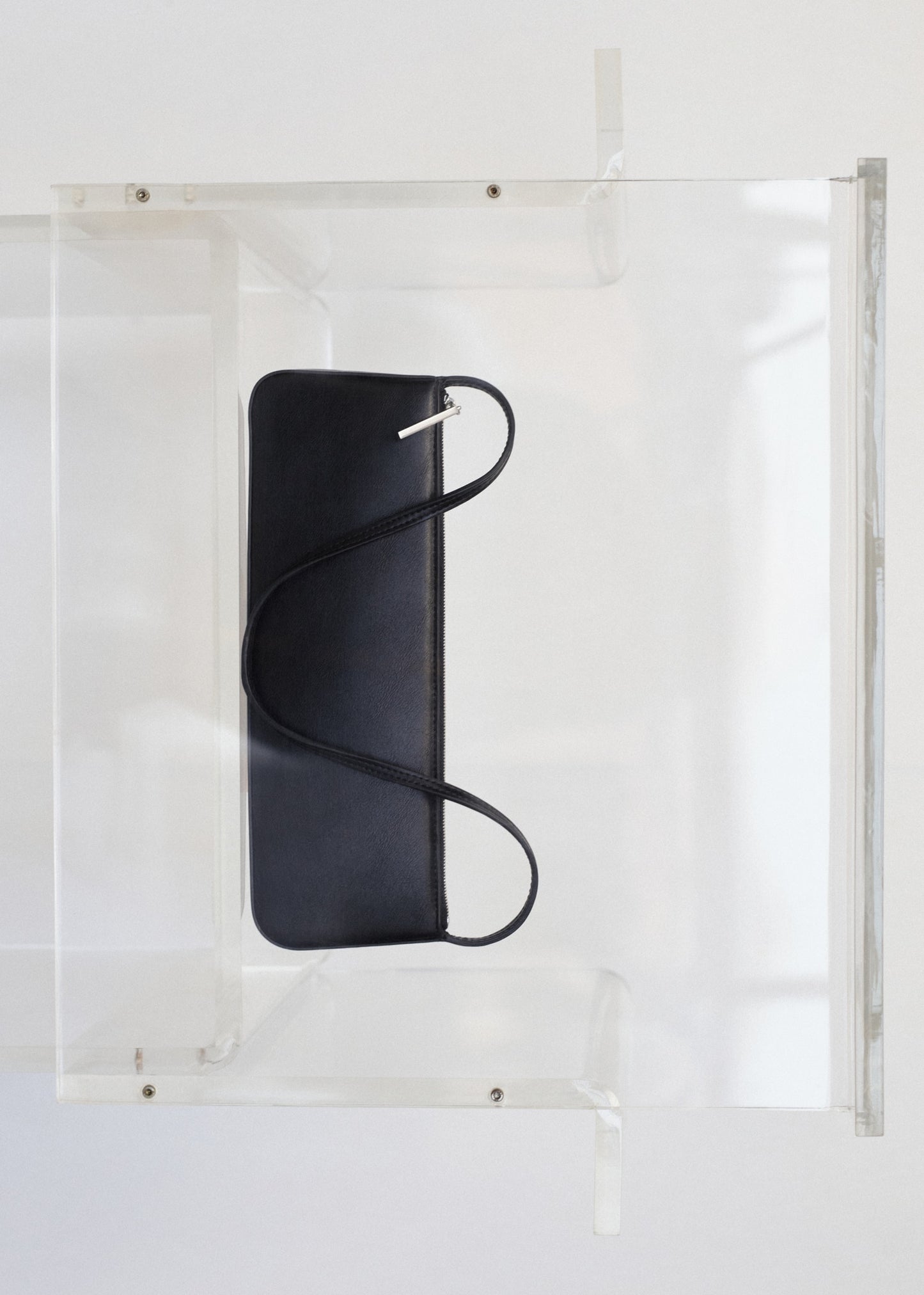 Shoulder bag with zip
