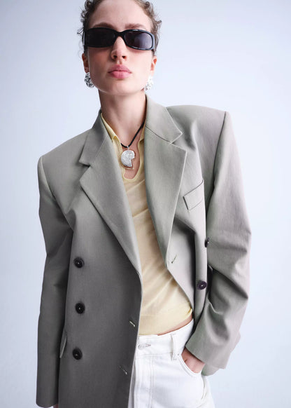 Double-breasted blazer with button closure