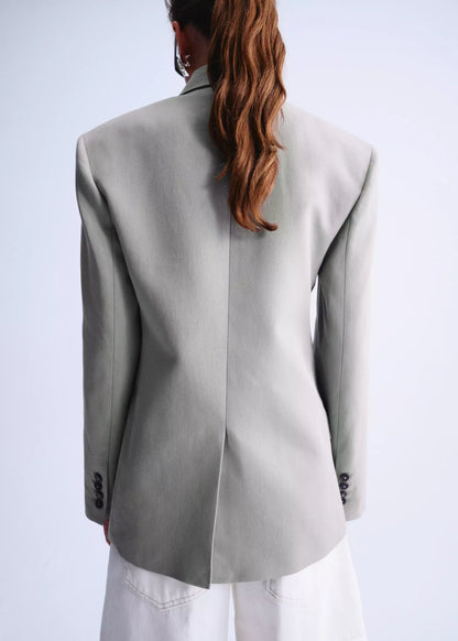 Double-breasted blazer with button closure