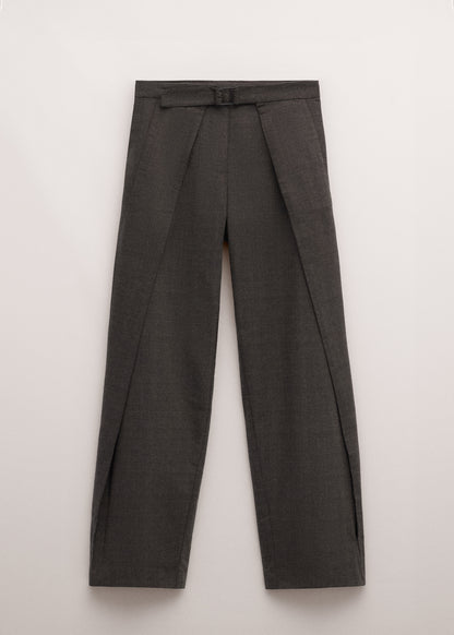 Pleated trousers with belt