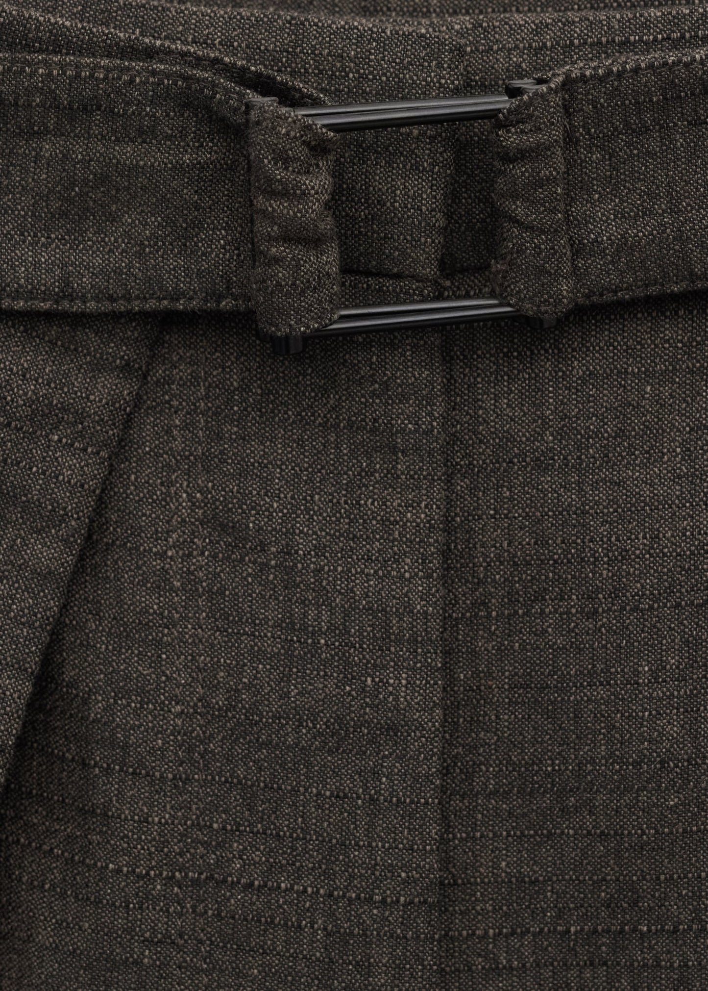 Pleated trousers with belt