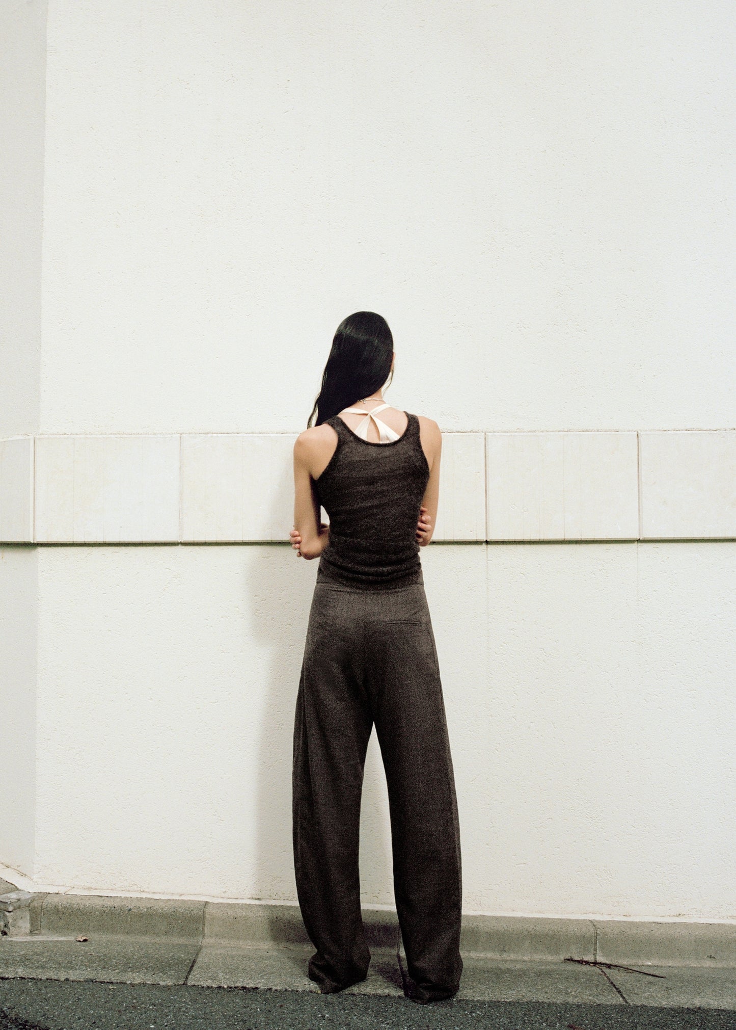 Pleated trousers with belt