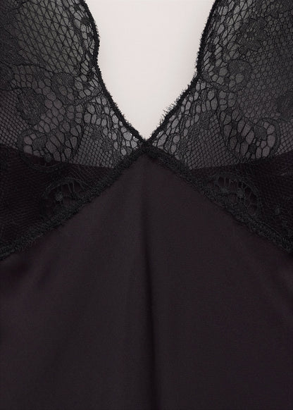 Lace dress with opening
