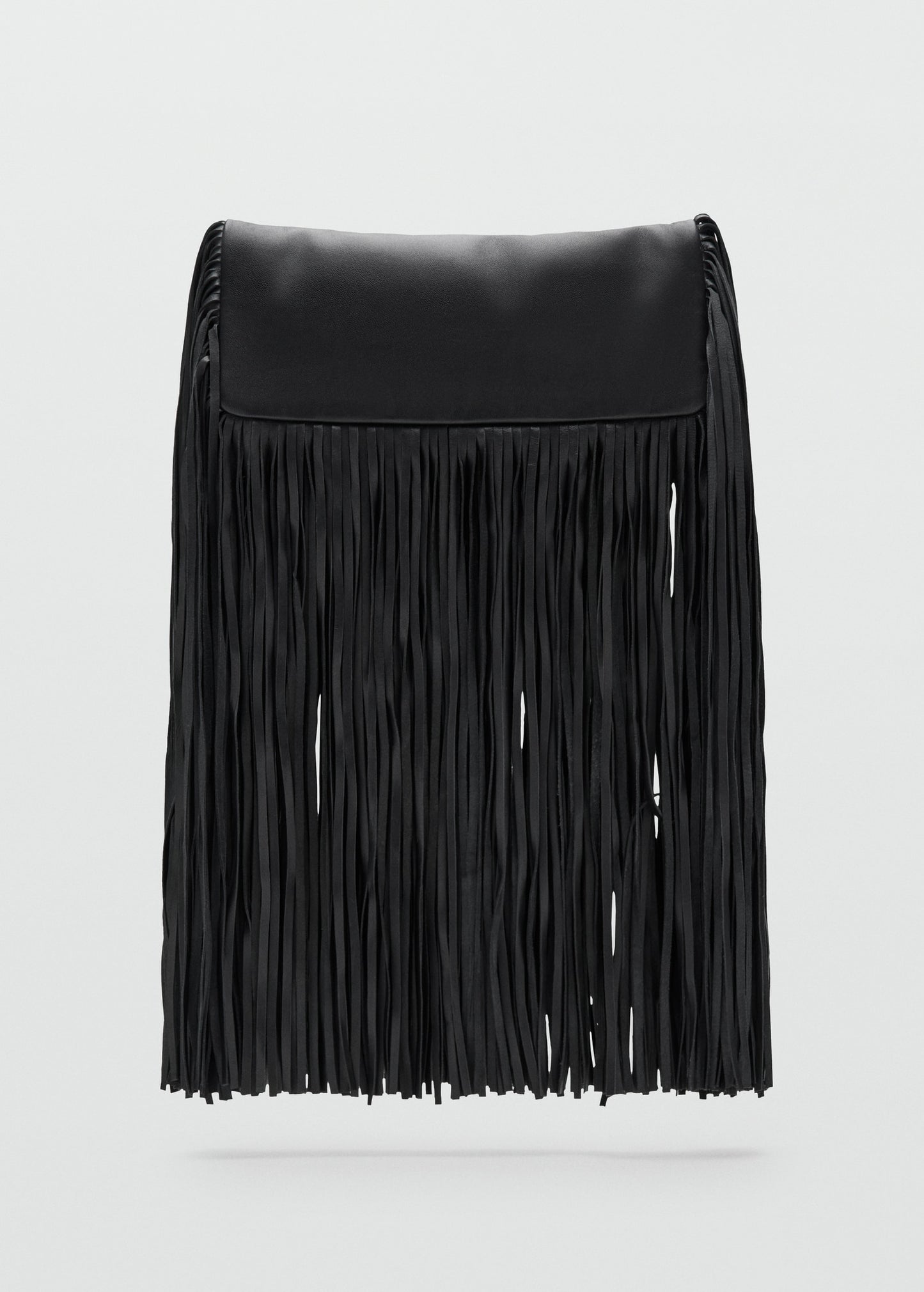 Leather handbag with fringes