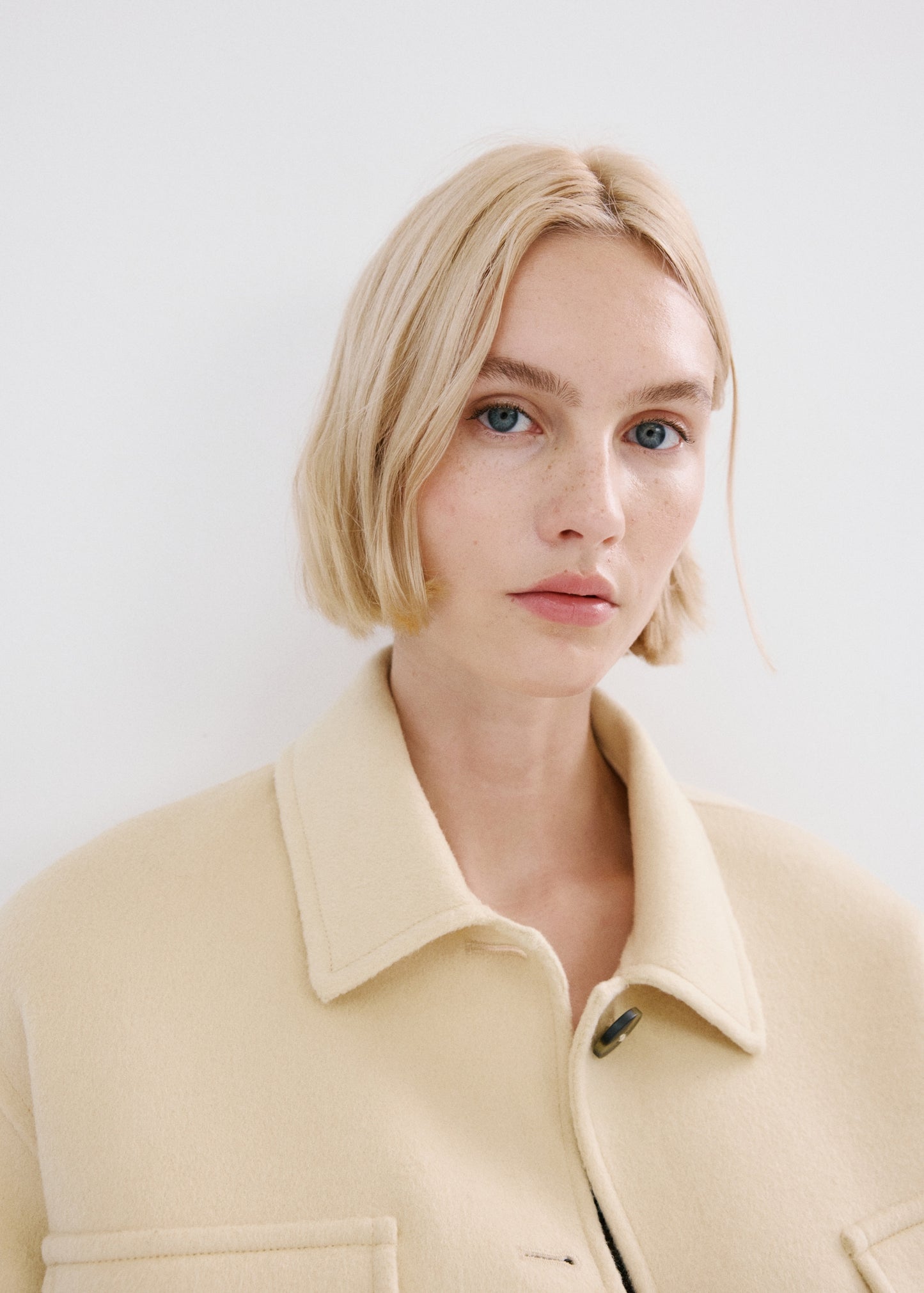 Wool jacket with pockets