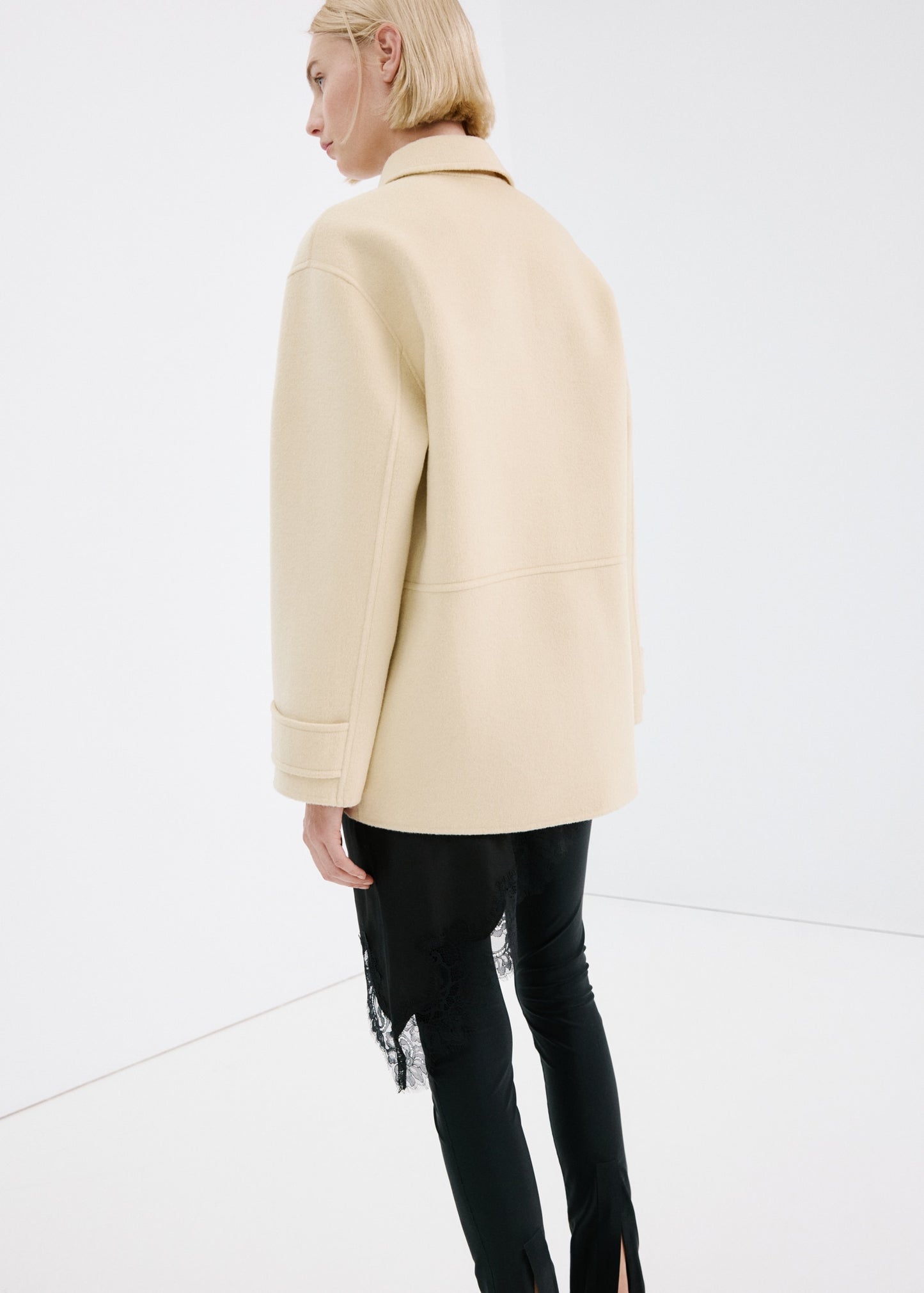 Wool jacket with pockets