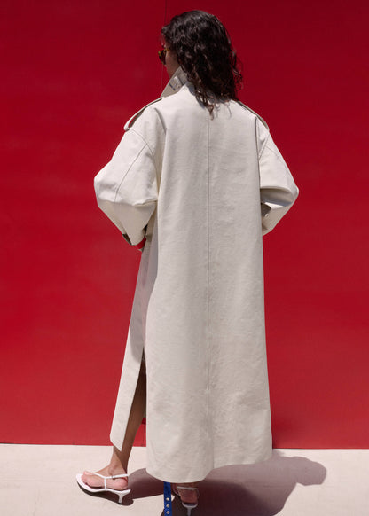 Funnel neck buckle trench
