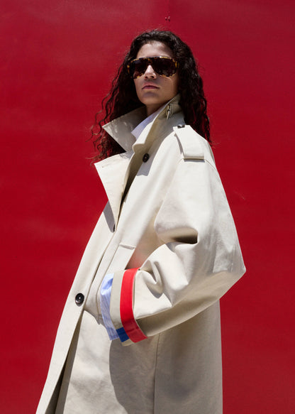 Funnel neck buckle trench
