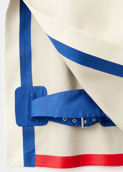 Funnel neck buckle trench