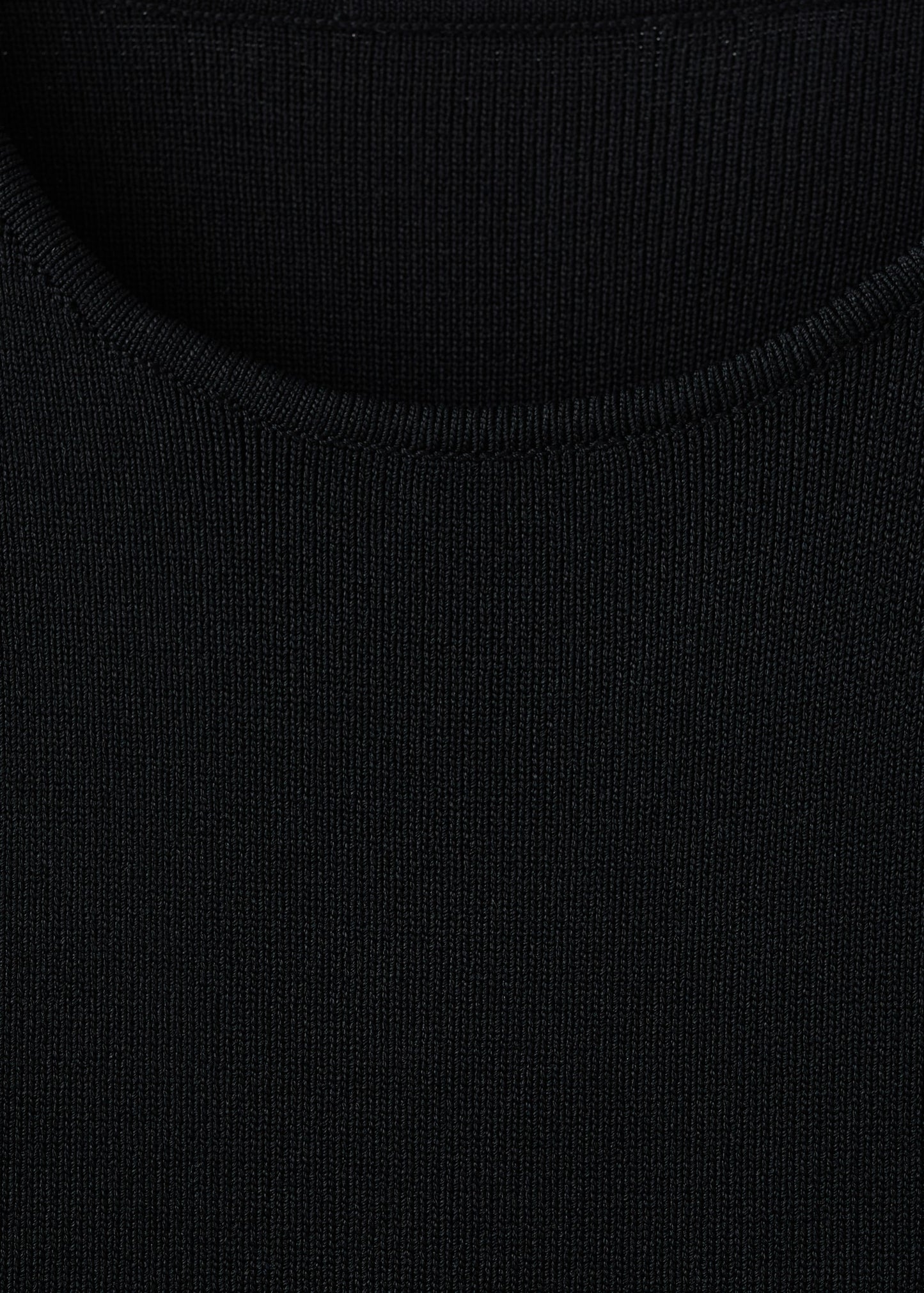 Knitted top with feather