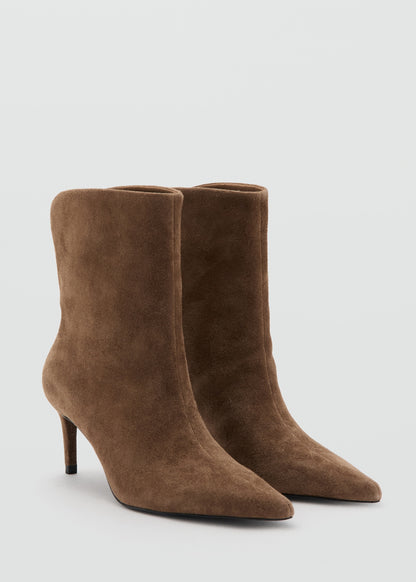 Suede ankle boots with pointed toe