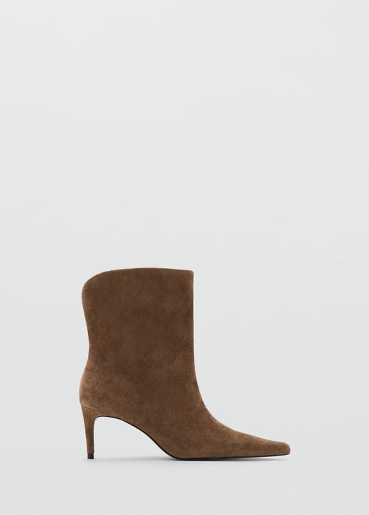 Suede ankle boots with pointed toe