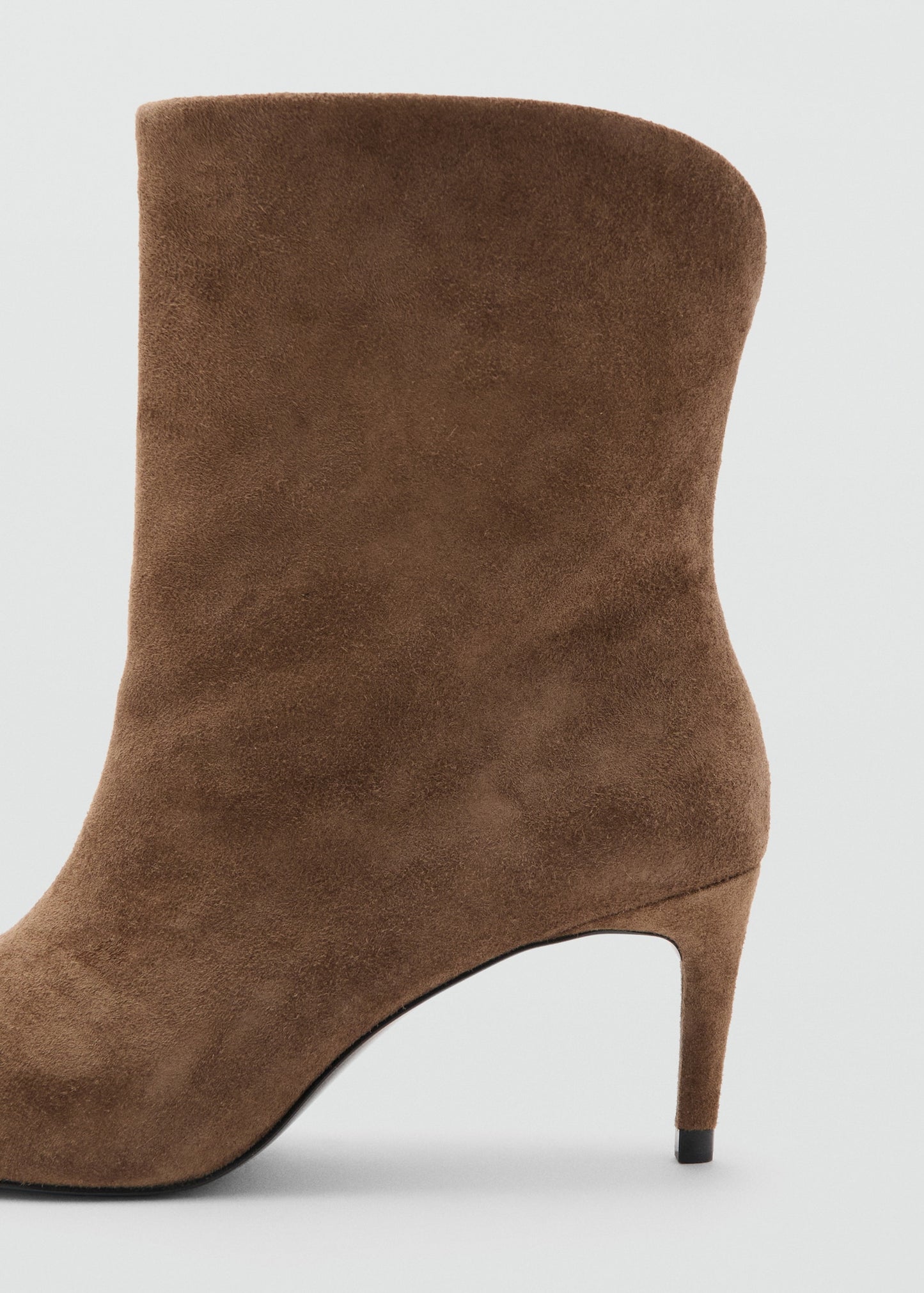 Suede ankle boots with pointed toe