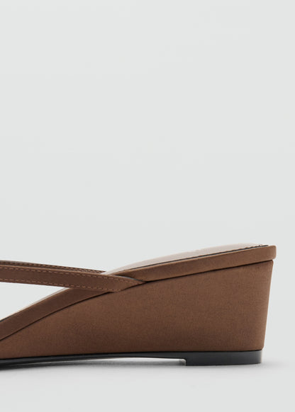 Wedge strips sandals