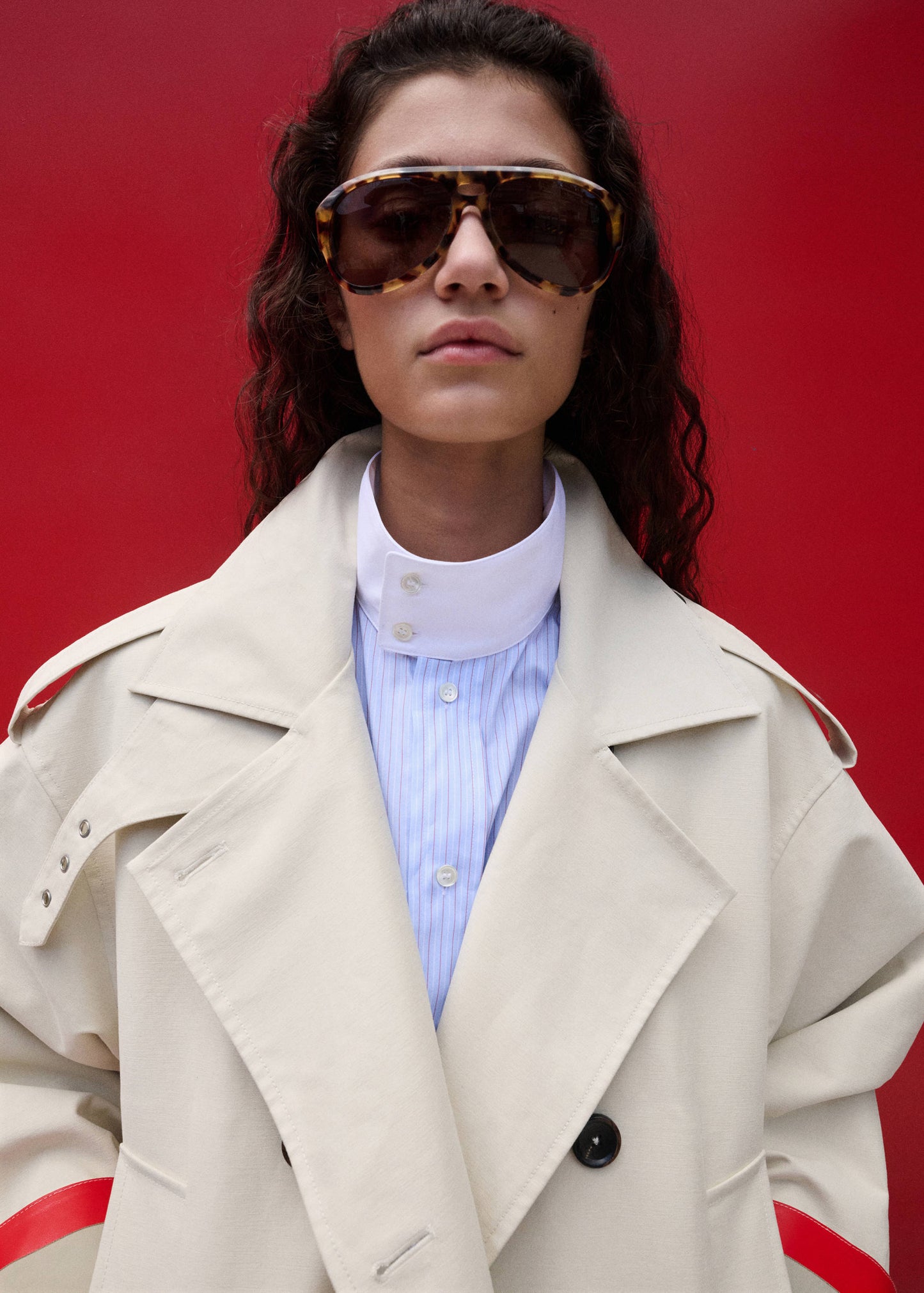 Aviator sunglasses with plastic frame