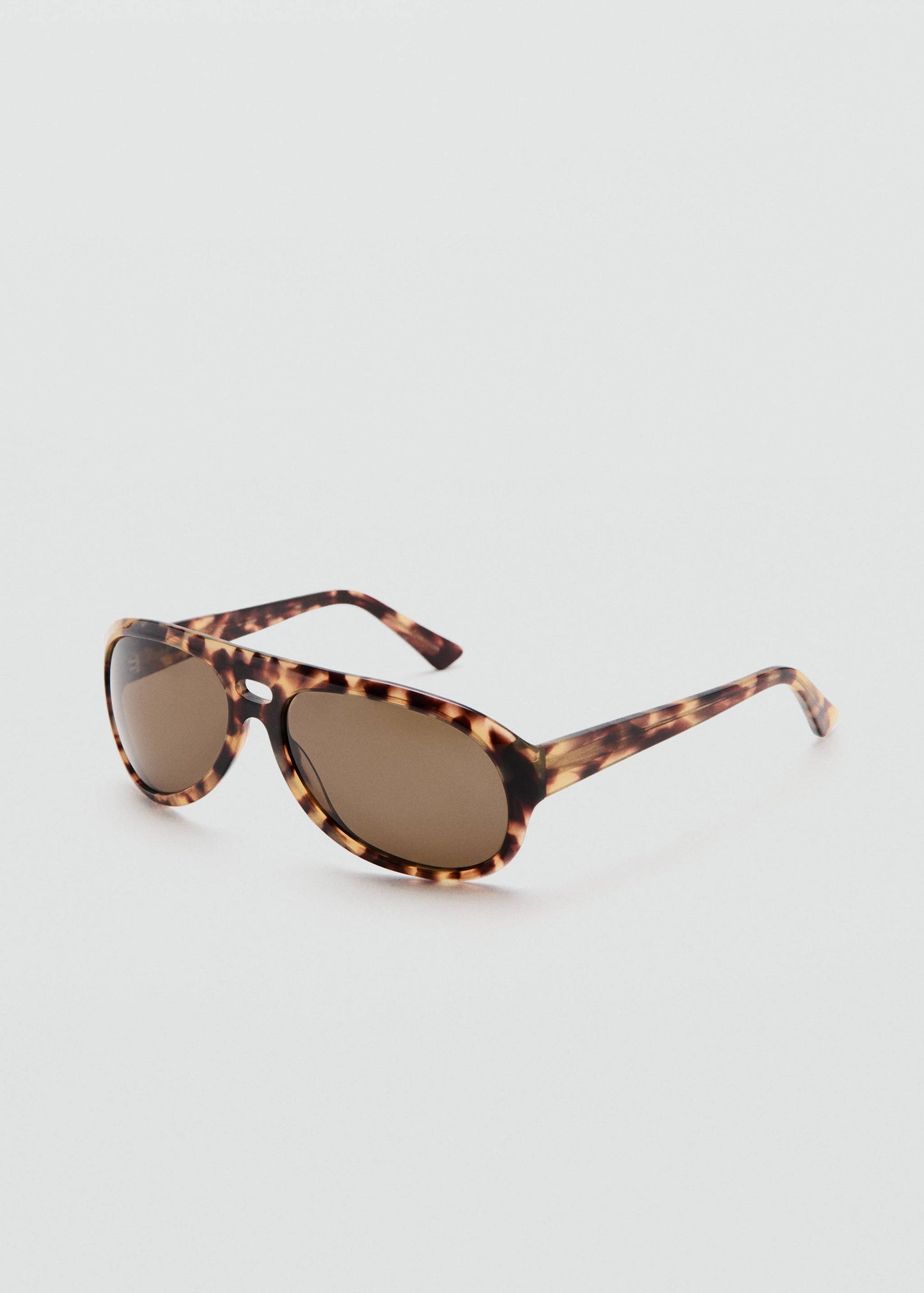 Aviator sunglasses with plastic frame
