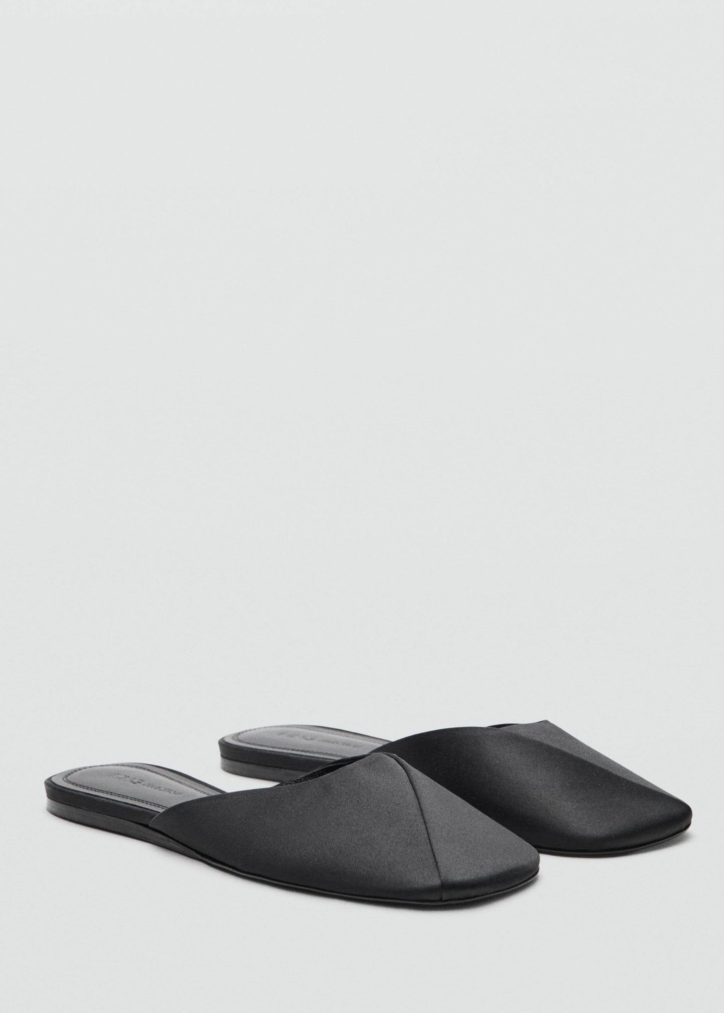 Backless flat shoe