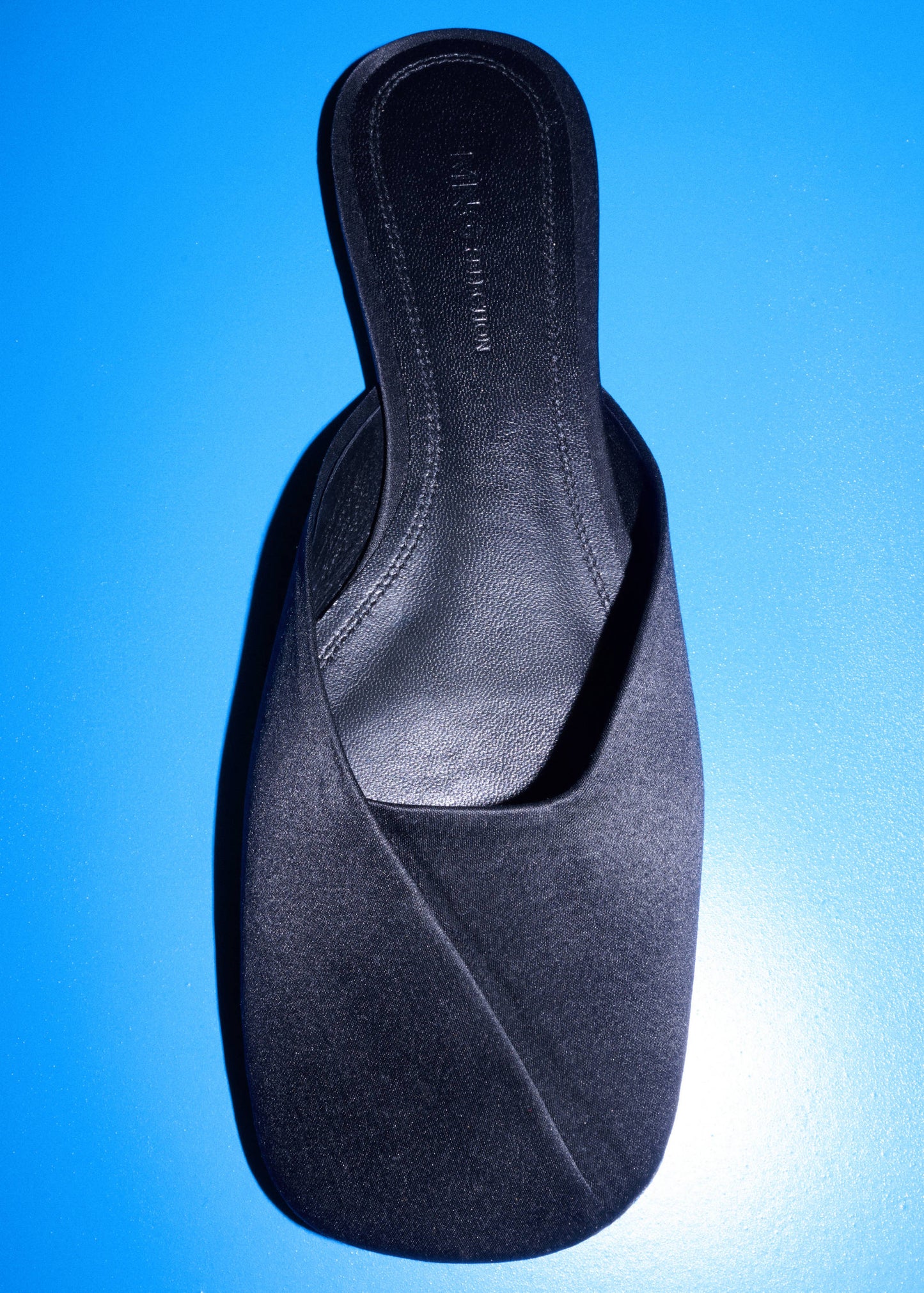 Backless flat shoe
