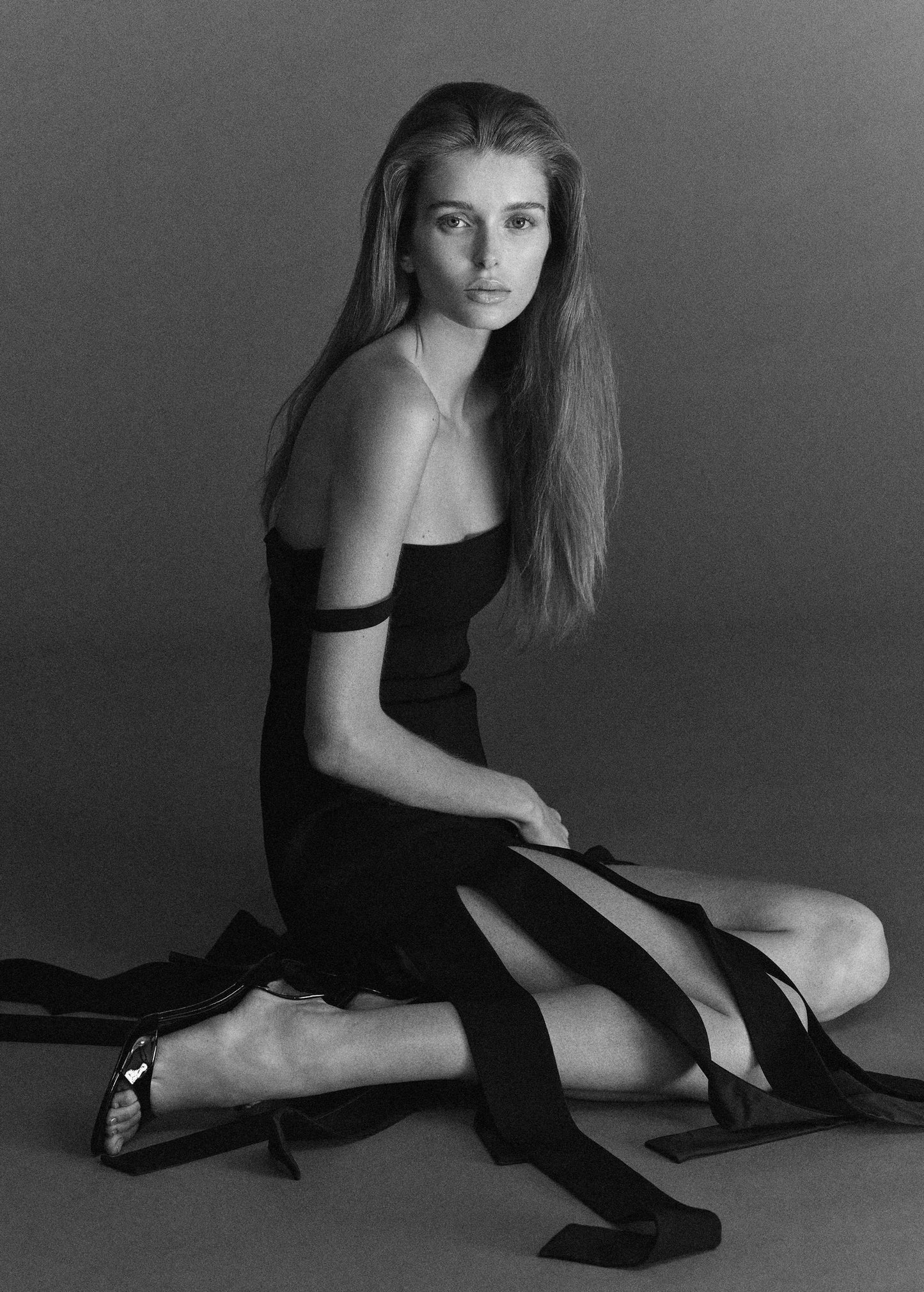 Low-cut dress with fringed hem