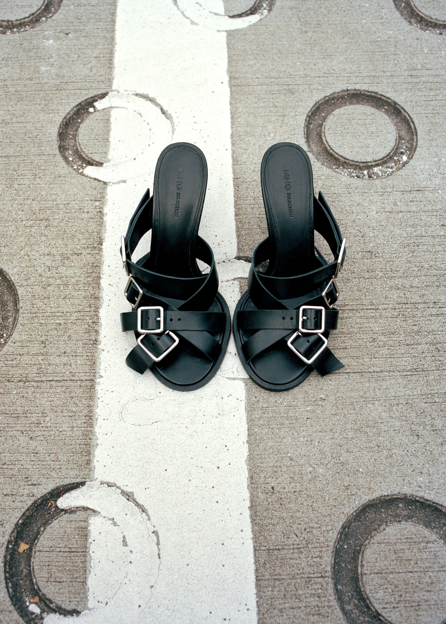 100% leather sandals with buckle straps