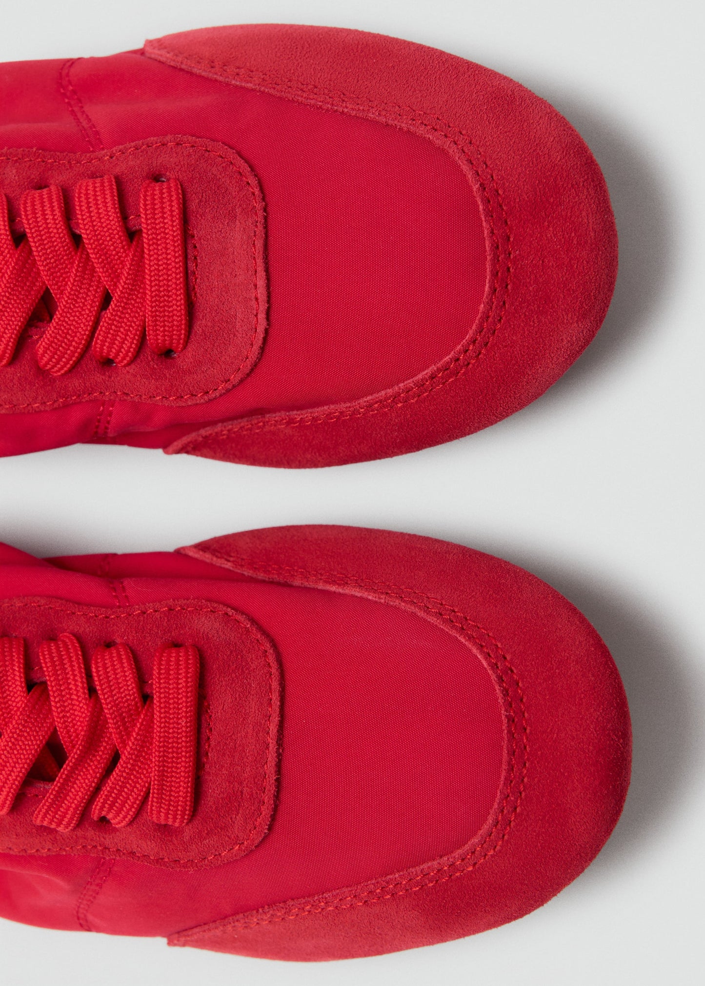 Lace-up leather sneakers