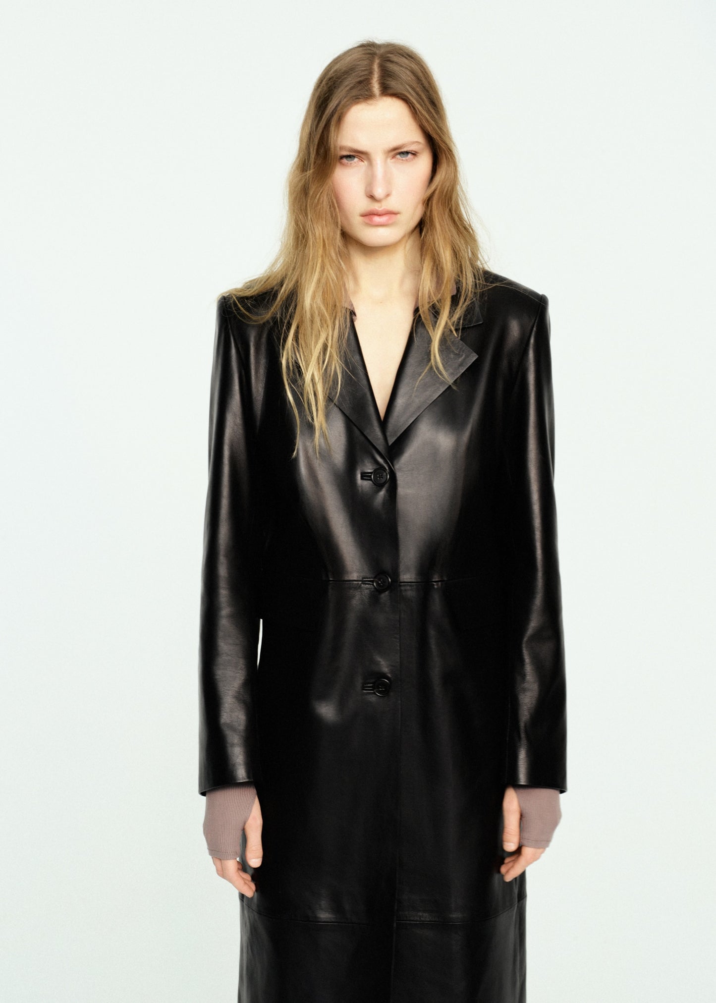 Straight coat with 100% leather pockets