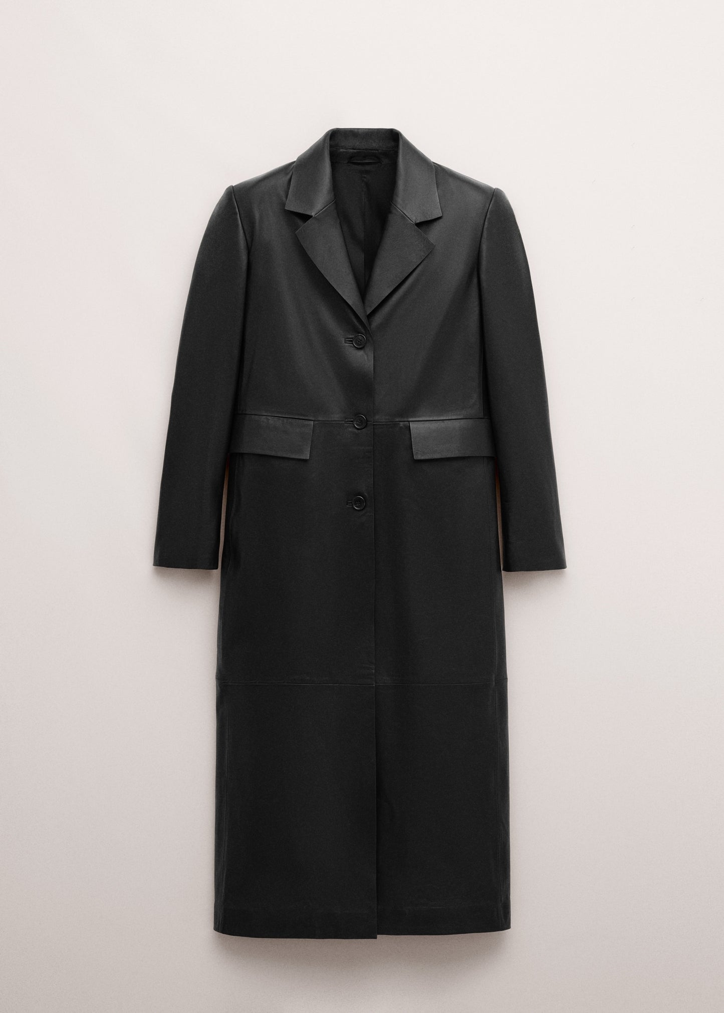 Straight coat with 100% leather pockets