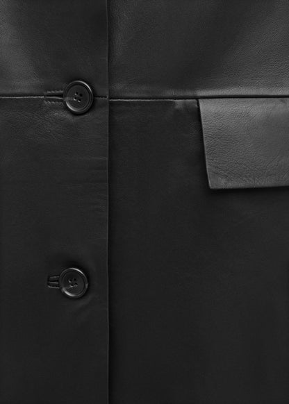 Straight coat with 100% leather pockets