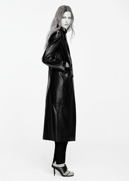 Straight coat with 100% leather pockets
