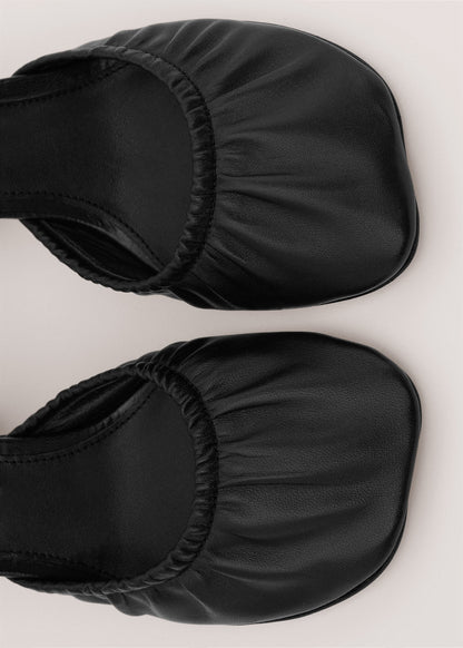 Ruched 100% leather court shoe