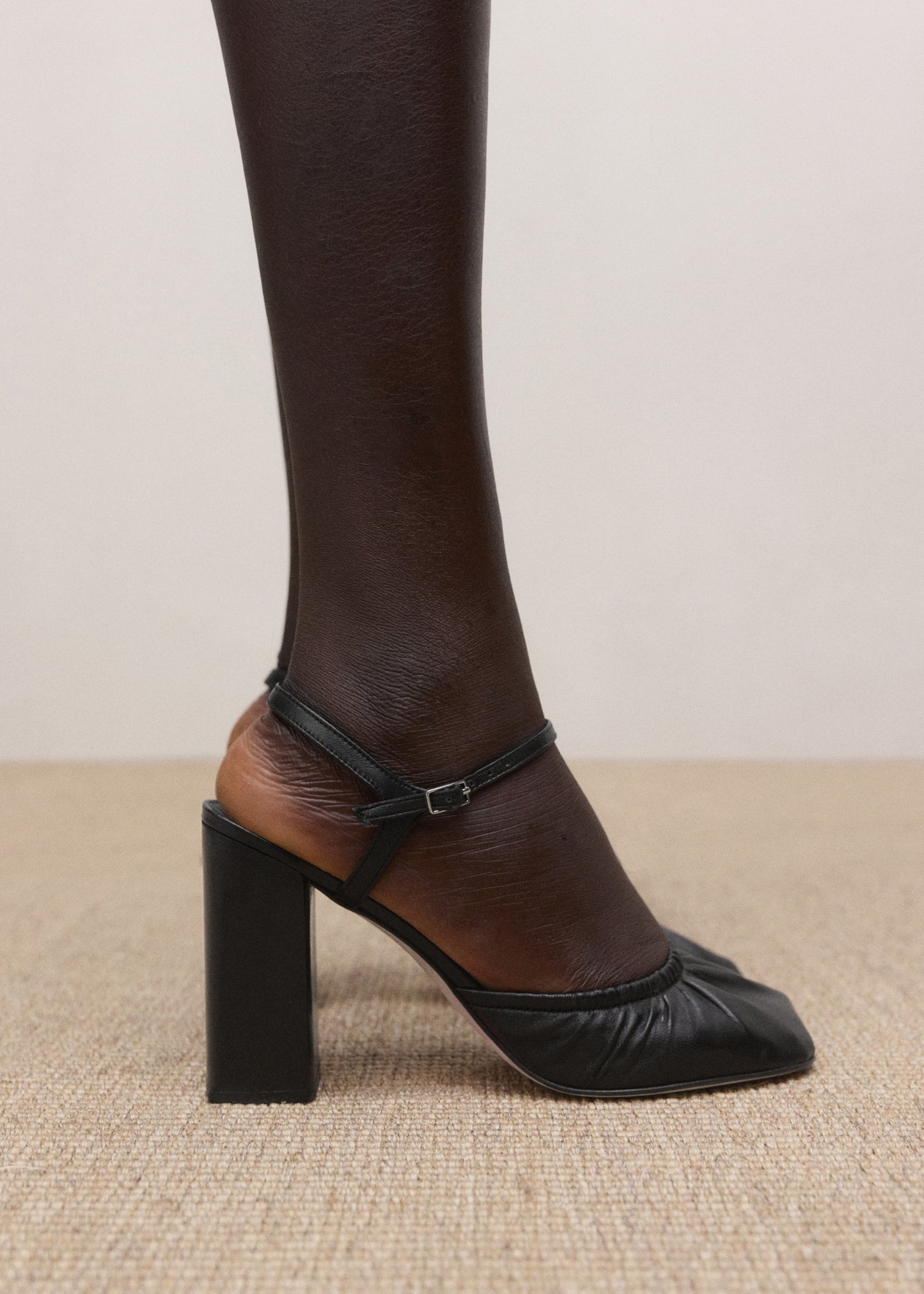 Ruched 100% leather court shoe