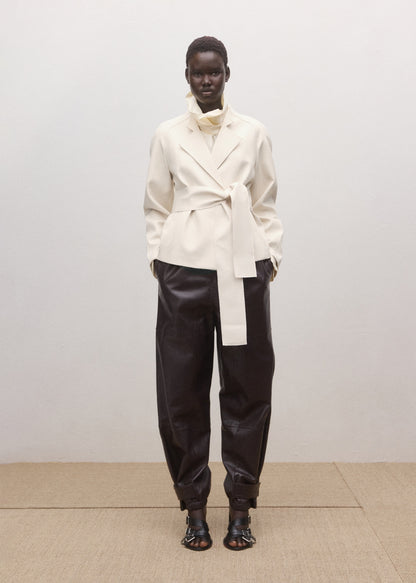 Jacket with lapels and tie belt