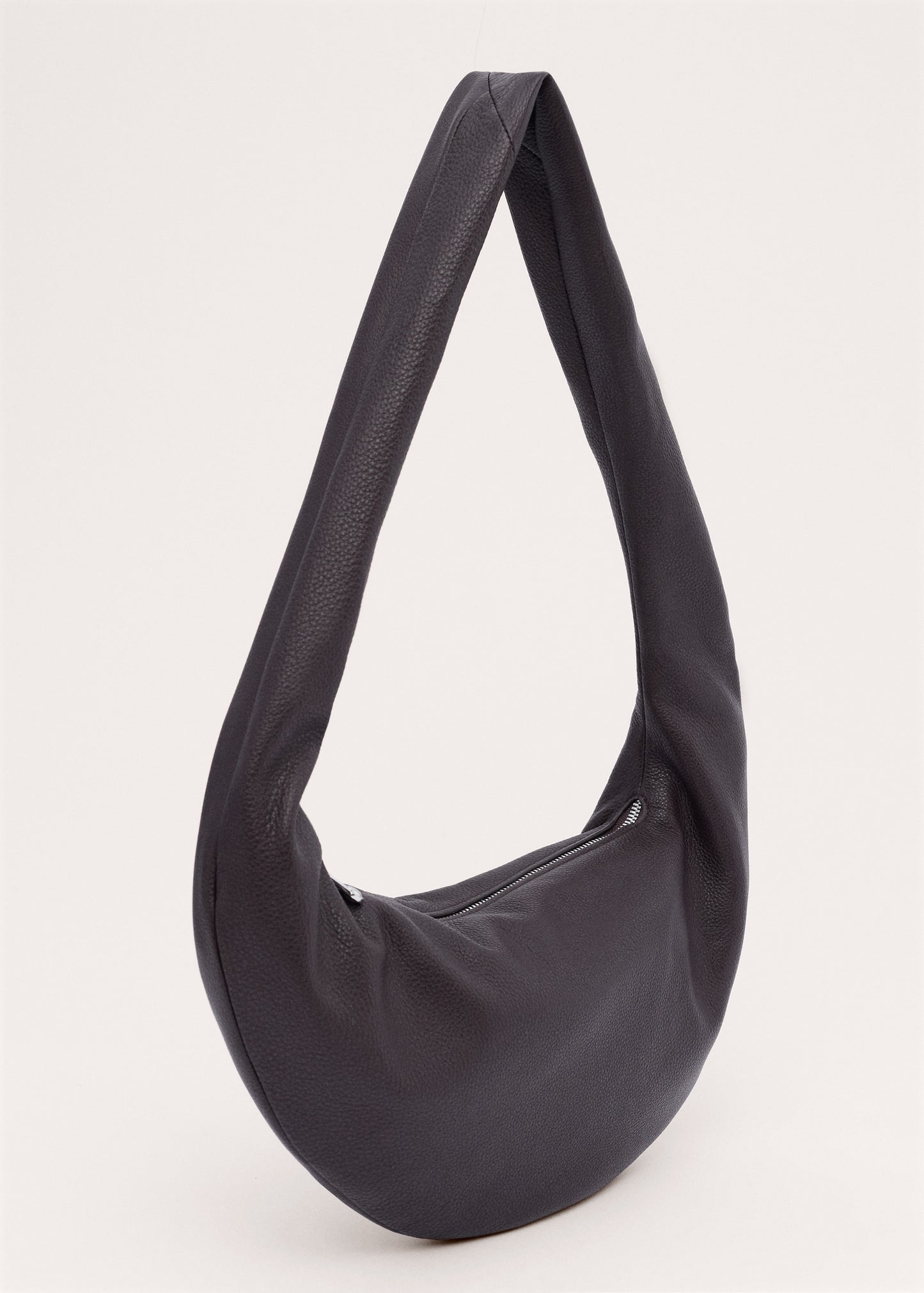 Oval leather shoulder bag