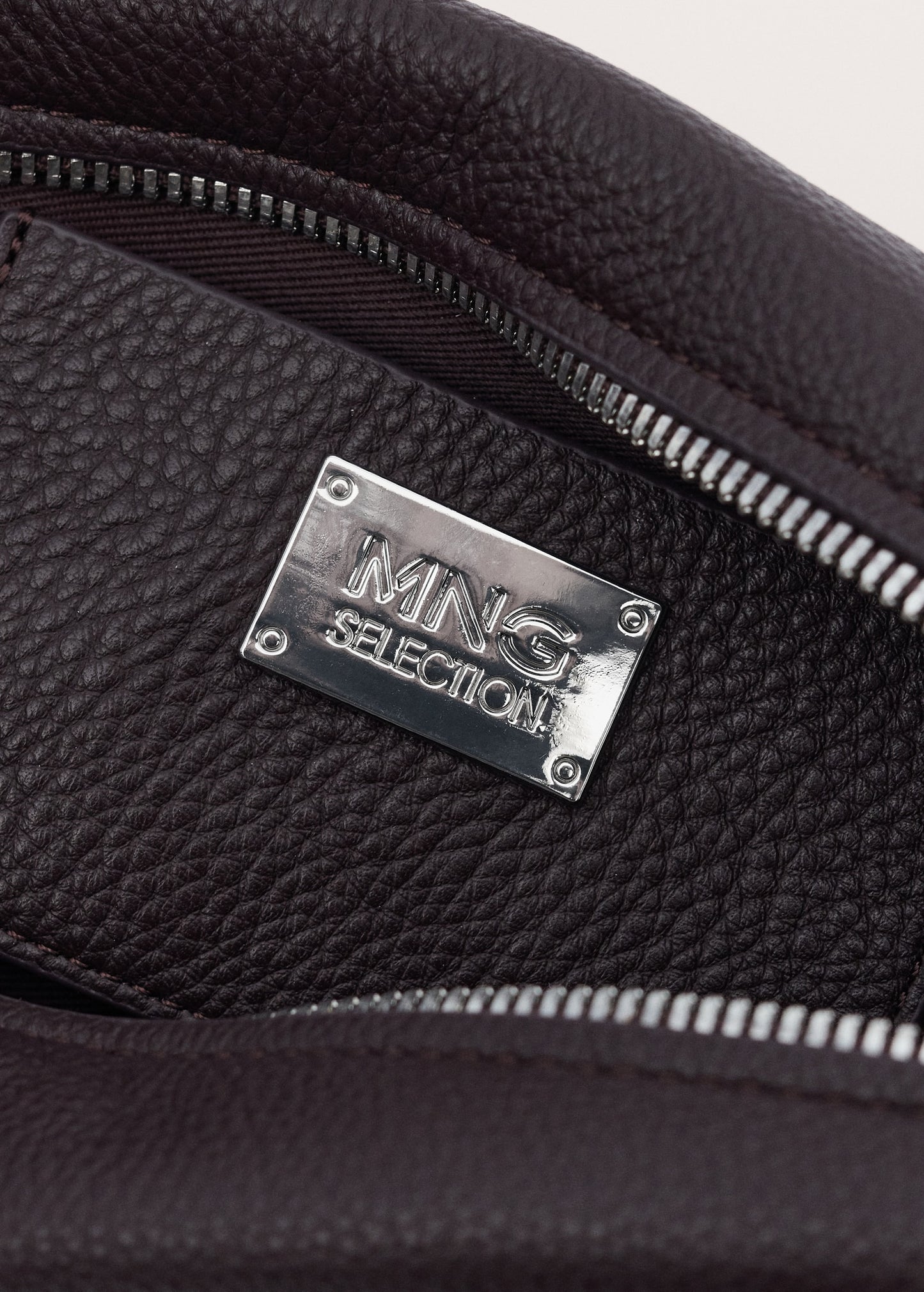 Oval leather shoulder bag