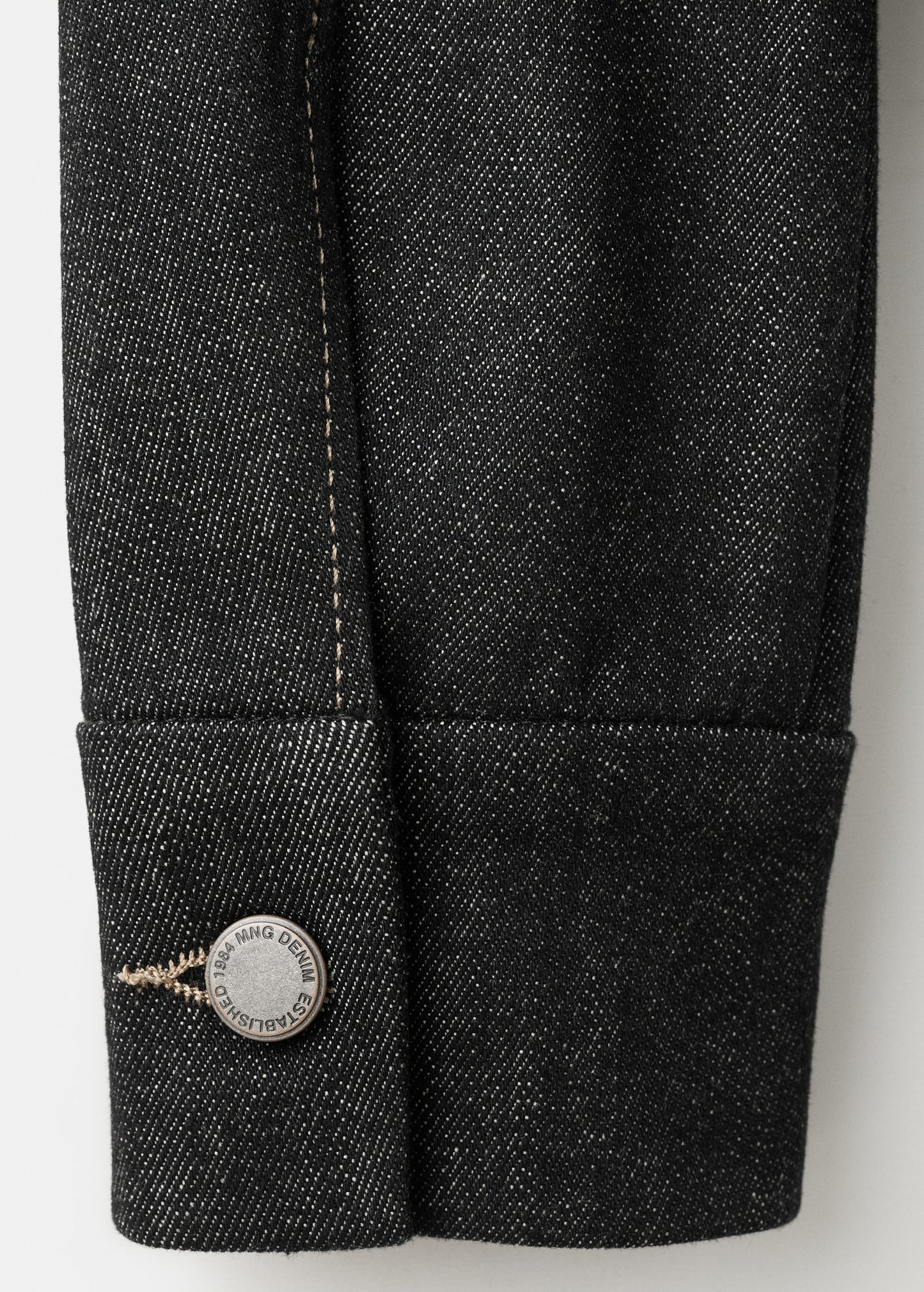 Fitted denim jacket with pockets