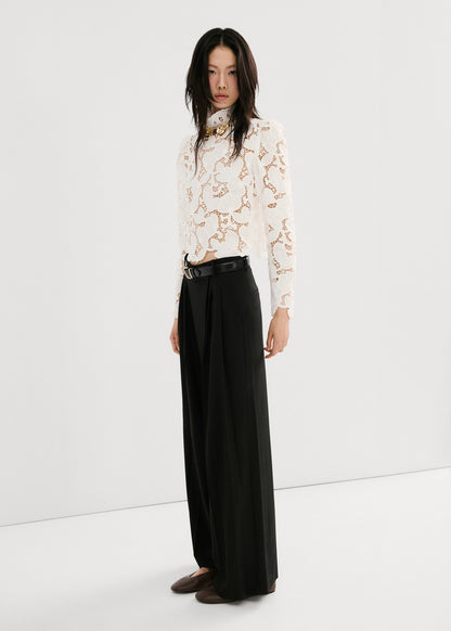 Floral embroidery blouse
