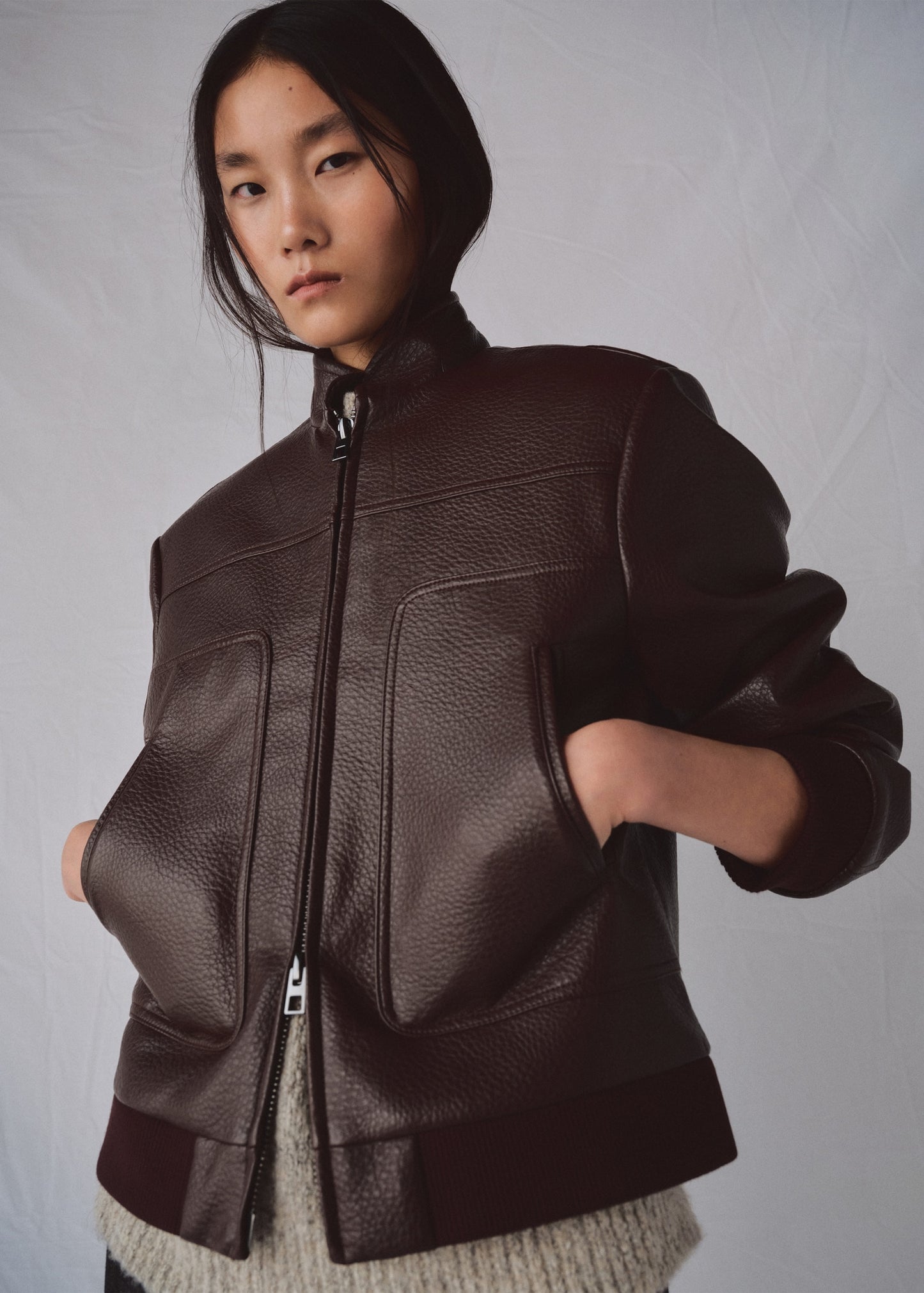 Collarless jacket with pockets